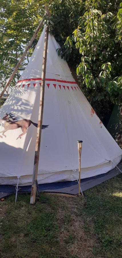 Les Flots De Ma Vie Chambres D Hotes et tipi Florence Et Virginie Gossin Barzan Extérieur photo