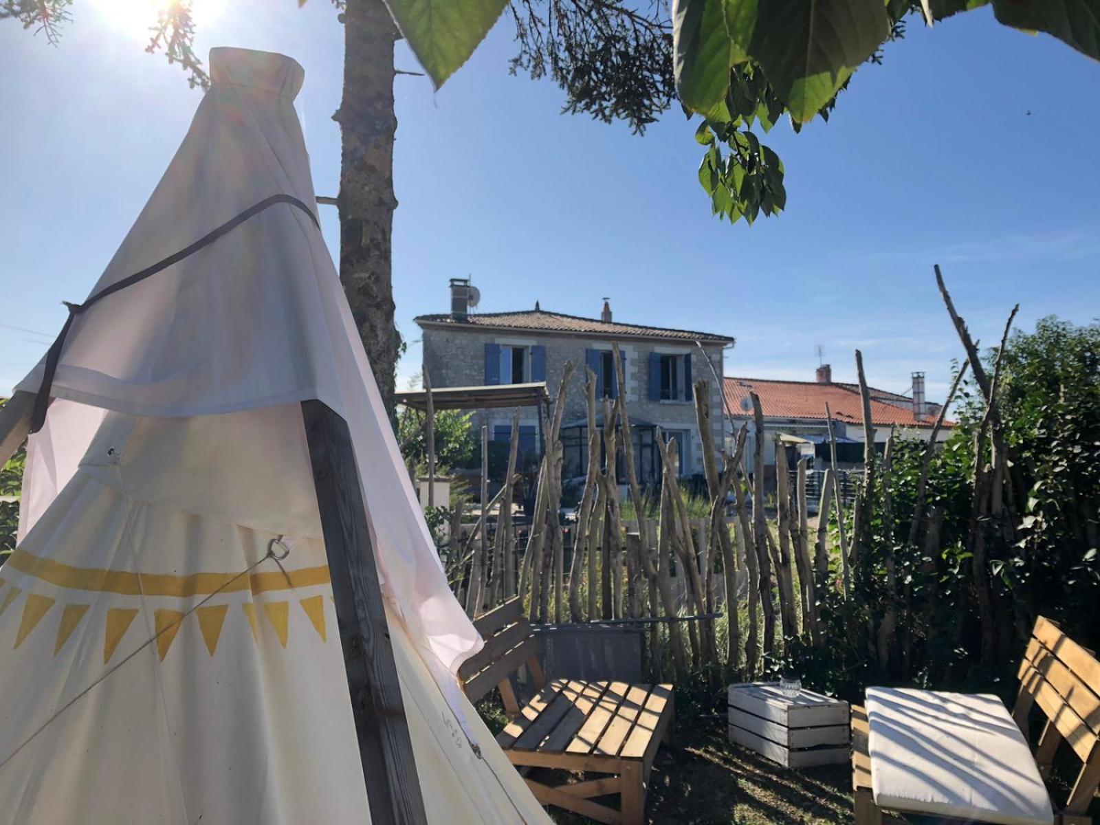 Les Flots De Ma Vie Chambres D Hotes et tipi Florence Et Virginie Gossin Barzan Chambre photo