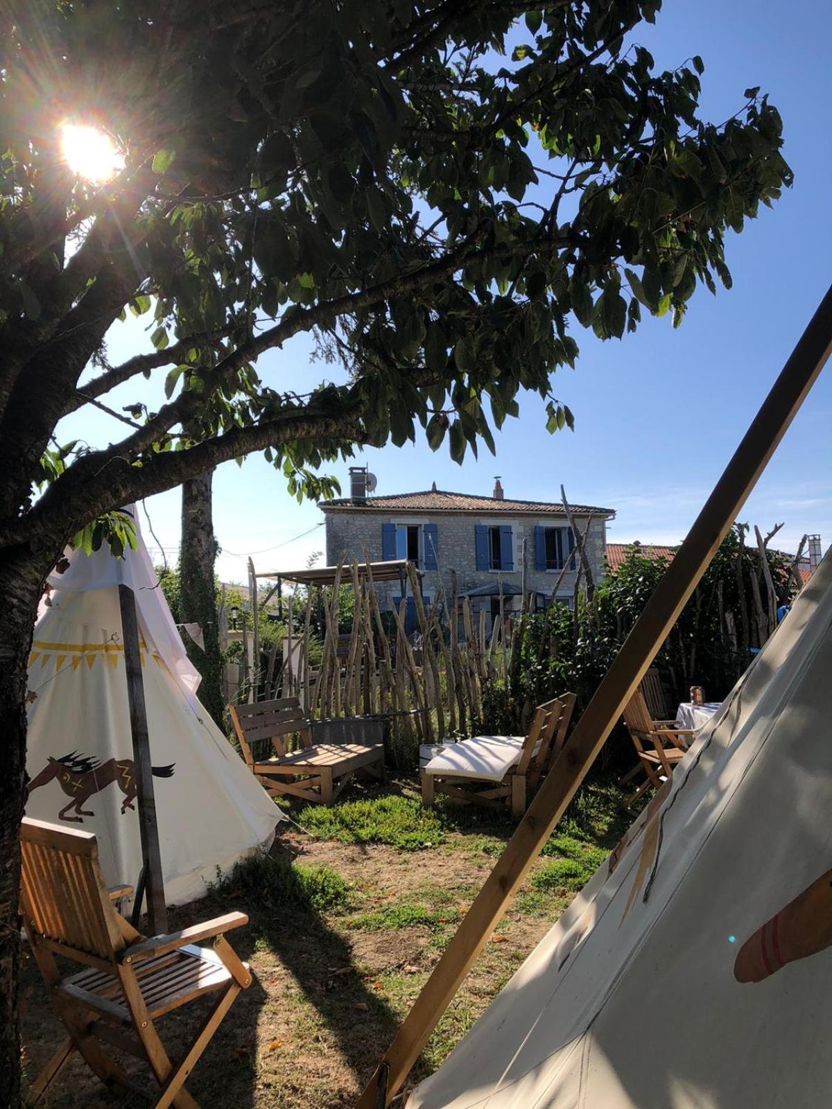 Les Flots De Ma Vie Chambres D Hotes et tipi Florence Et Virginie Gossin Barzan Chambre photo