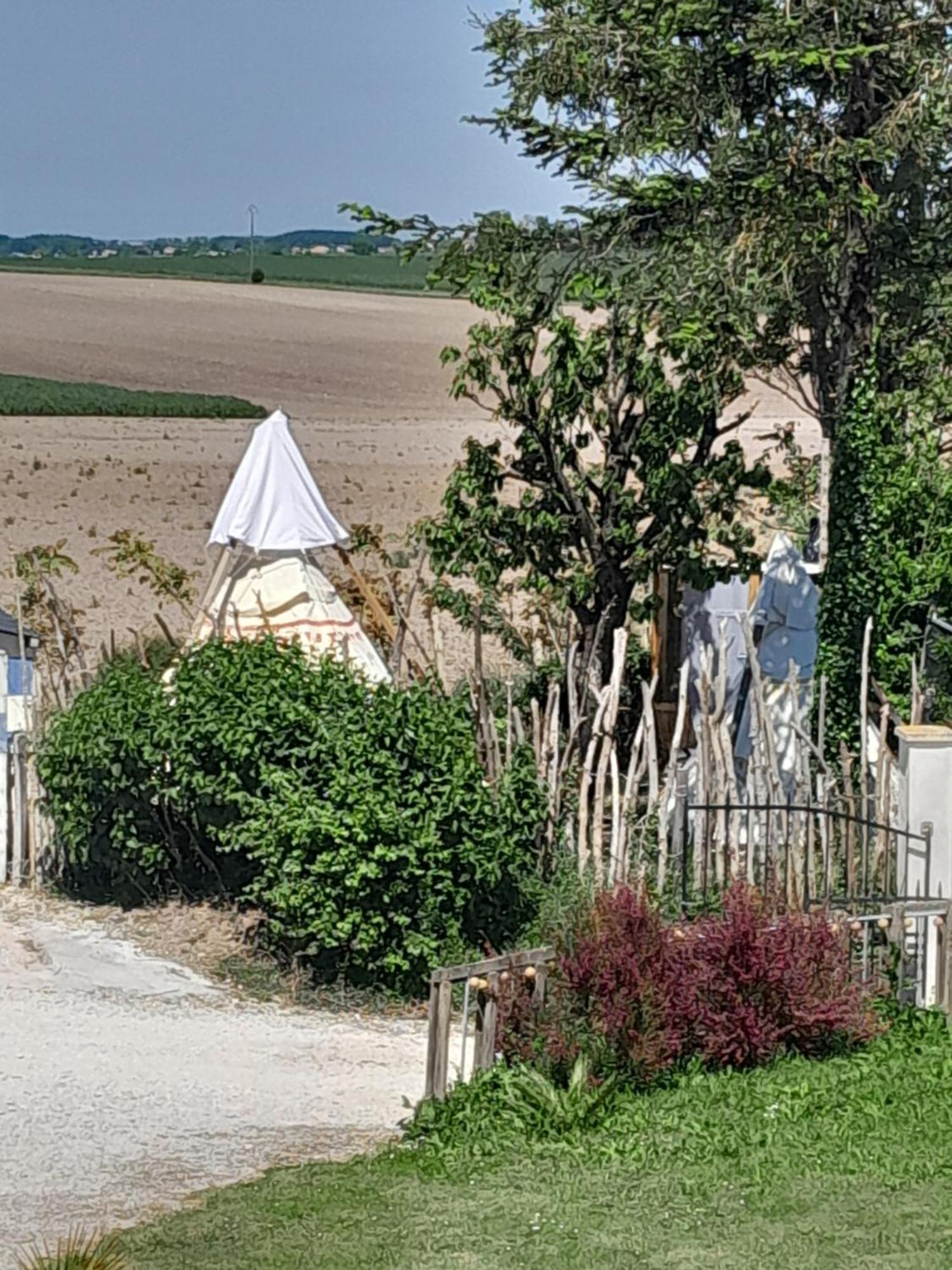 Les Flots De Ma Vie Chambres D Hotes et tipi Florence Et Virginie Gossin Barzan Extérieur photo